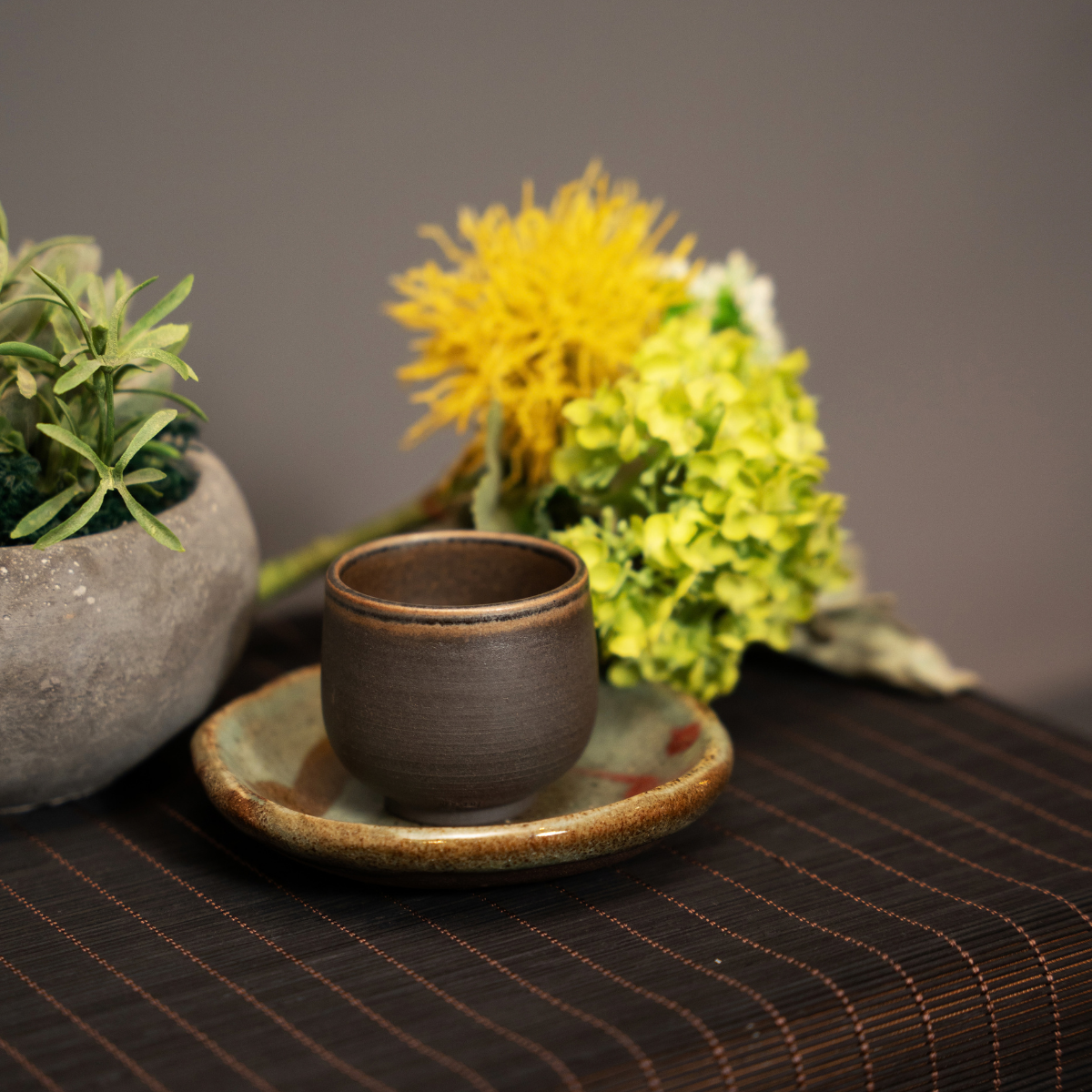 Handmade Round Ceramic Plate ｜OVO